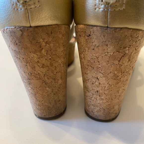 UGG Whitney Gold Metallic Cork Wedge Platform Sandal Women's Size 7 - Picture 9 of 13